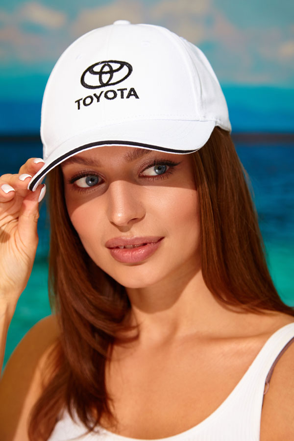 Кепки с логотипом Toyota