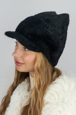 Пушистая вязаная жокейка с отворотом и ушками «Kitty Cap» (5527) (черный)